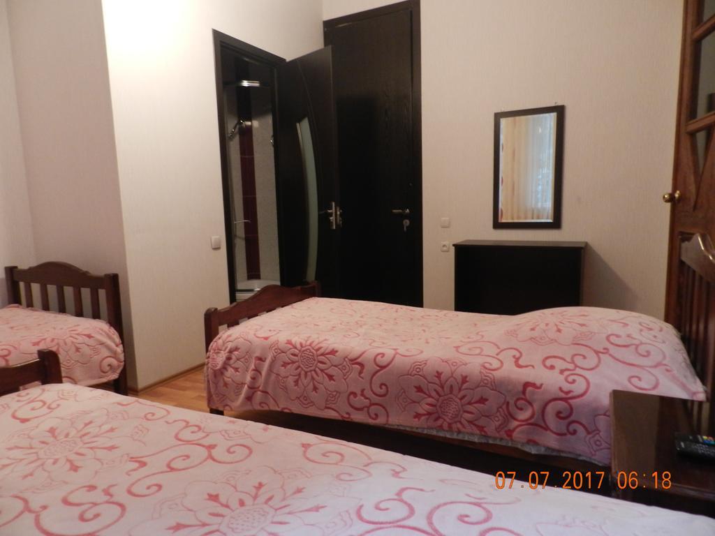 Room 404 Guest House Тбилиси Экстерьер фото