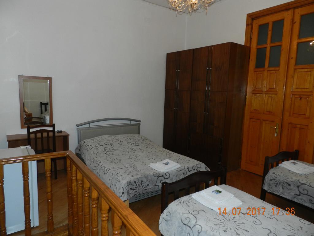 Room 404 Guest House Тбилиси Экстерьер фото