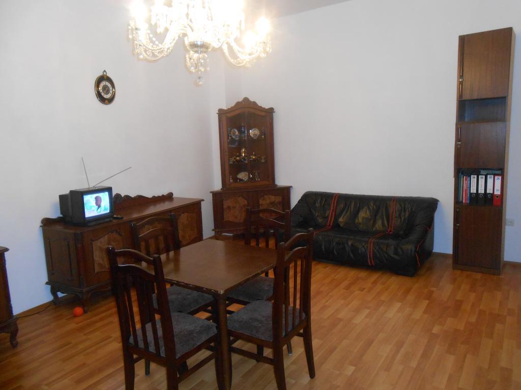 Room 404 Guest House Тбилиси Экстерьер фото